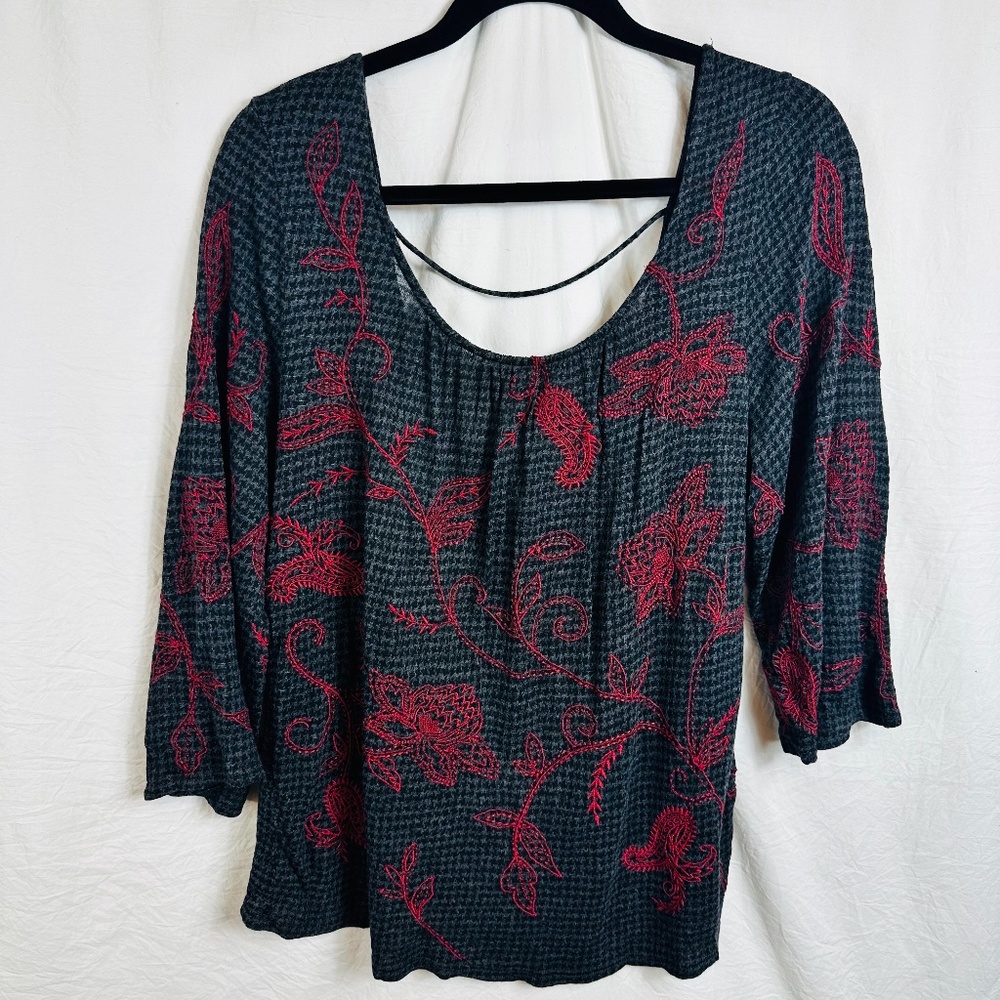 Lucky Brand Blouse Gray Red Embroidery Medium Scoop‎ Neck Three Quarters Sleeves